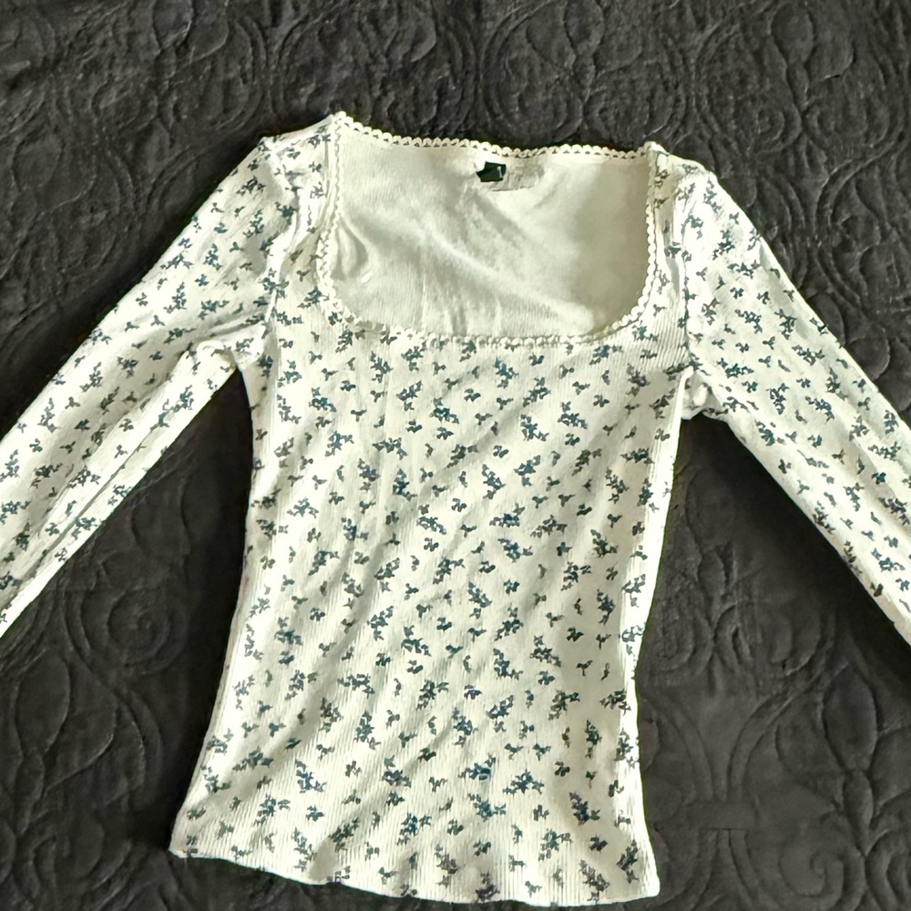 H&M White and Blue Floral Long Sleeve Top